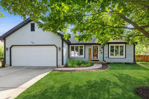 1111 Cedar Crest Dr, Crystal Lake, IL 60014