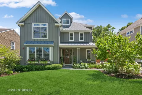 525 S Division St, Barrington, IL 60010