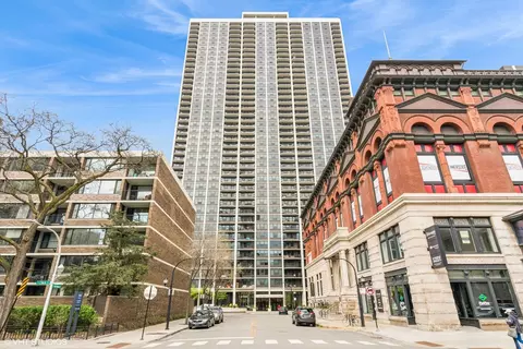 1560 N Sandburg Ter #3207J, Chicago, IL 60610