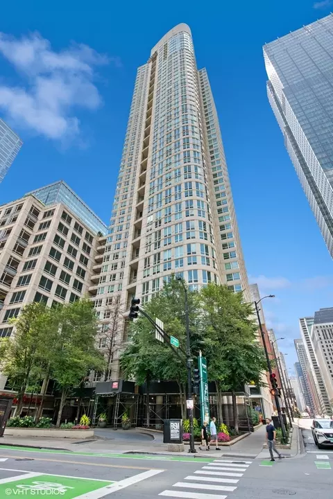 345 N La Salle Dr #205, Chicago, IL 60654