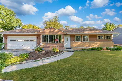 435 Douglas Rd, Batavia, IL 60510