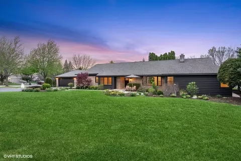 148 Geneva Rd, Glen Ellyn, IL 60137