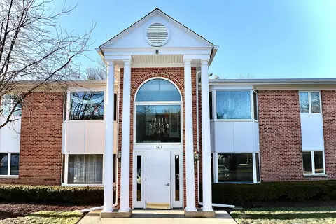 1503 N Milwaukee Ave #2B, Libertyville, IL 60048