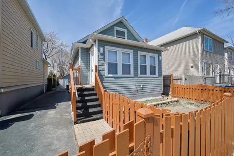 1646 Victoria Ave, North Chicago, IL 60064