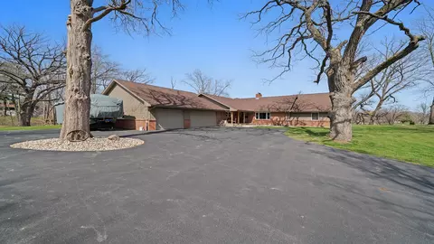 1831 Castle Dr, Rockford, IL 61103