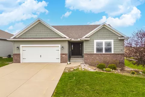 1210 Ledgestone Dr, Normal, IL 61761