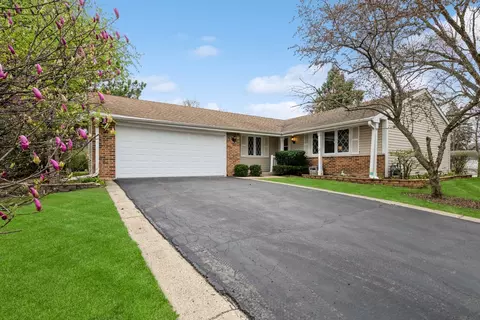 110 Green Meadow Ct, Rolling Meadows, IL 60008