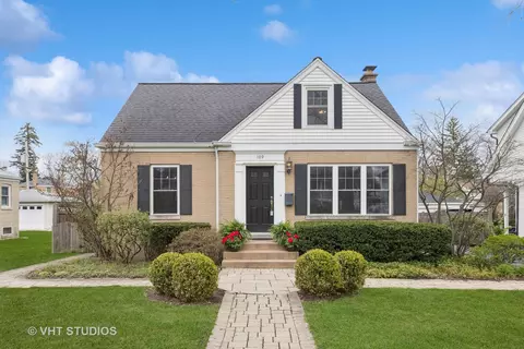 109 Hiawatha Dr, Clarendon Hills, IL 60514