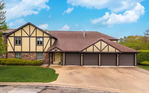 17 Crystal Ct #D-1, Pontiac, IL 61764