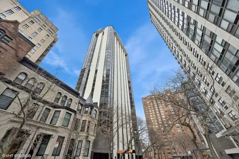 1310 N Ritchie Ct #4C, Chicago, IL 60610