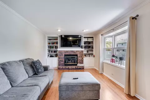 Living - 2170 Niagara Ct, Elgin, IL 60123 photo 1 of 1