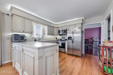 Kitchen - 2170 Niagara Ct, Elgin, IL 60123 photo 3 of 4