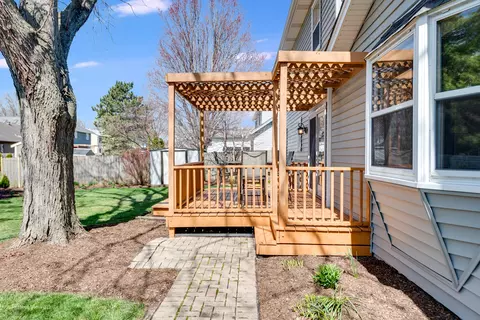 Exterior - 2170 Niagara Ct, Elgin, IL 60123 photo 2 of 3