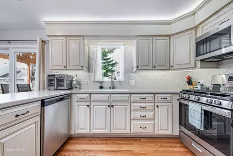 Kitchen - 2170 Niagara Ct, Elgin, IL 60123 photo 2 of 4
