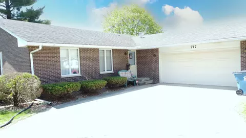 717 E Rosewood St, Watseka, IL 60970
