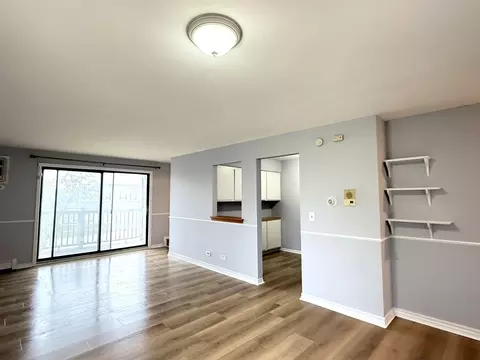 101 Gregory St #8, Aurora, IL 60504 photo 2