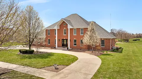 5255 Crescent Green Ct, Morris, IL 60450