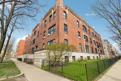 1200 W Waveland Ave #B, Chicago, IL 60613