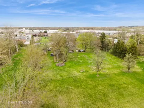 31 W175 Hawthorne Ln, West Chicago, IL 60185