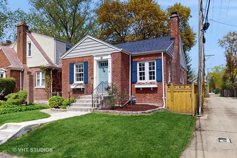 1114 Schneider Ave, Oak Park, IL 60302