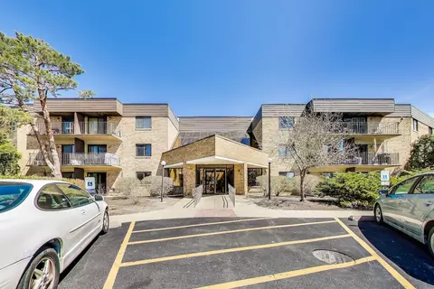 5600 Astor Ln #111, Rolling Meadows, IL 60008