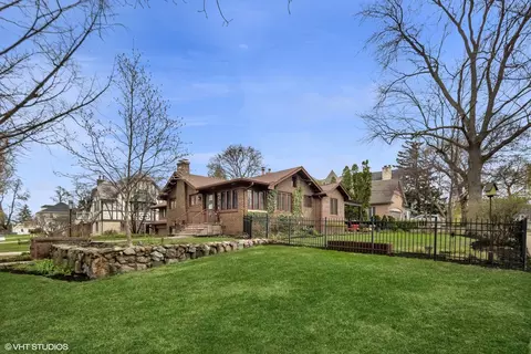 373 Forest Ave, Glen Ellyn, IL 60137