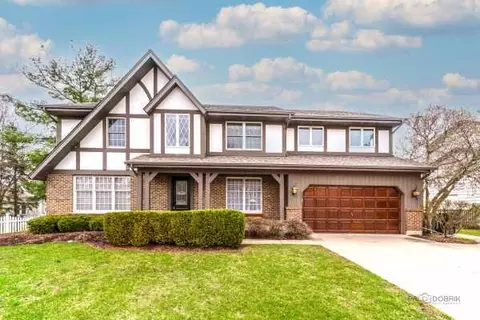 1320 Virginia Ave, Libertyville, IL 60048