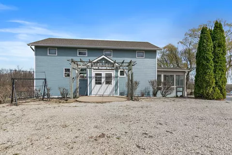 9602 Wright Rd, Harvard, IL 60033