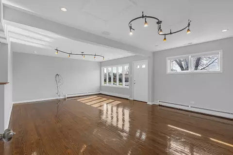 Living - 8121 Odell Ave, Bridgeview, IL 60455 photo 4 of 6