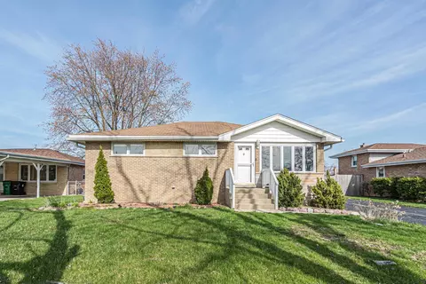 8121 Odell Ave, Bridgeview, IL 60455