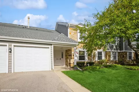 600 Stone Circle Ct #W2, Schaumburg, IL 60194