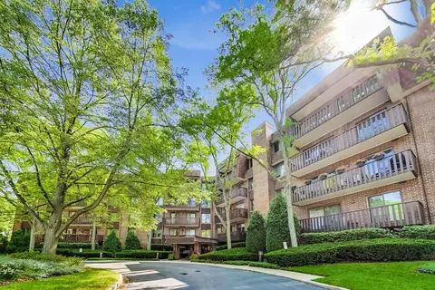 1125 Lake Cook Rd #503, Northbrook, IL 60062