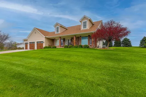 554 Fairway Dr, El Paso, IL 61738