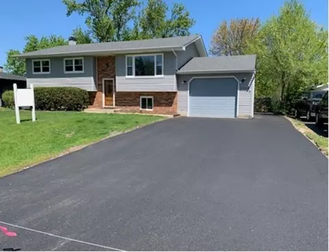 5108 N West St, Mchenry, IL 60051