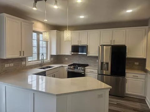 Kitchen - 447 Prestwick Ln, Wheeling, IL 60090 photo 1 of 1