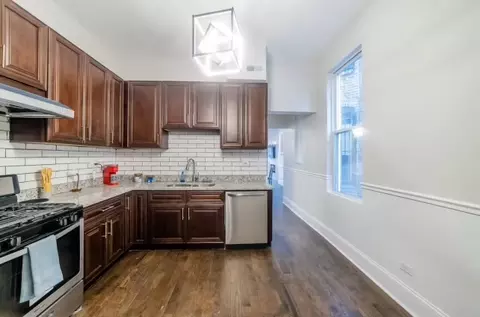Kitchen - 615 E 42nd St, Chicago, IL 60653 photo 2 of 3