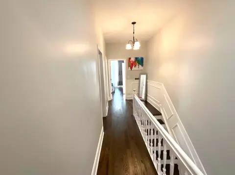 Entry Way - 615 E 42nd St, Chicago, IL 60653 photo 4 of 5