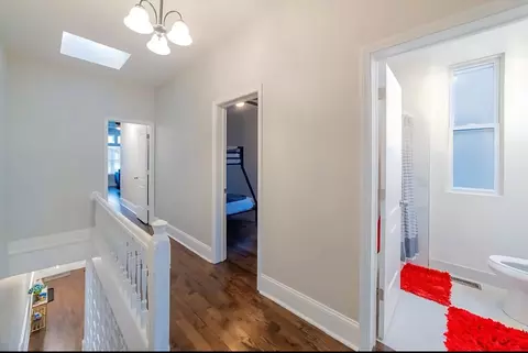 Entry Way - 615 E 42nd St, Chicago, IL 60653 photo 3 of 5