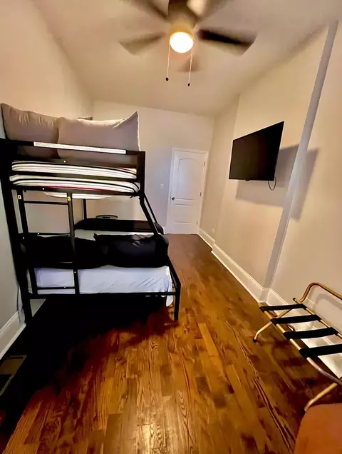 Bedroom - 615 E 42nd St, Chicago, IL 60653 photo 2 of 5