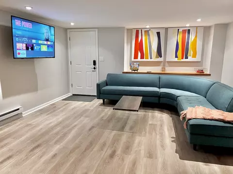 Living - 615 E 42nd St, Chicago, IL 60653 photo 3 of 3