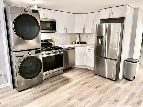 Kitchen - 615 E 42nd St, Chicago, IL 60653 photo 3 of 3