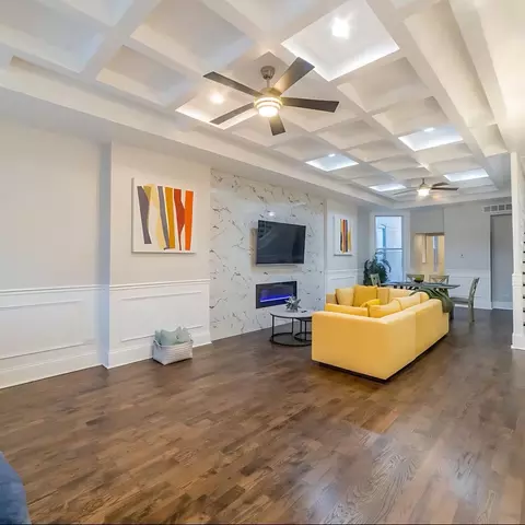 Living - 615 E 42nd St, Chicago, IL 60653 photo 1 of 3
