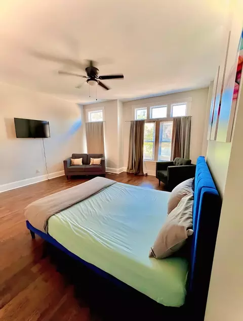 Bedroom - 615 E 42nd St, Chicago, IL 60653 photo 4 of 5
