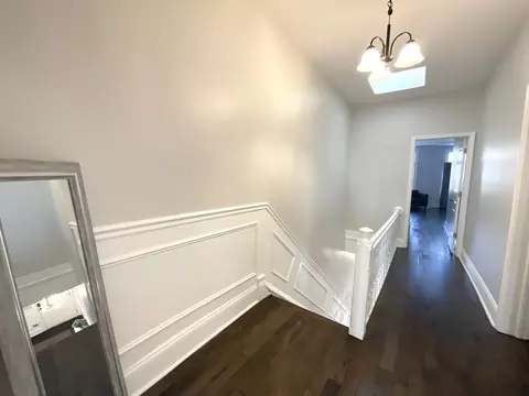 Entry Way - 615 E 42nd St, Chicago, IL 60653 photo 2 of 5