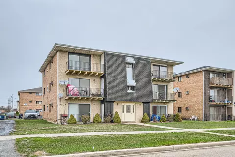 7328 W 86th St #3A, Bridgeview, IL 60455