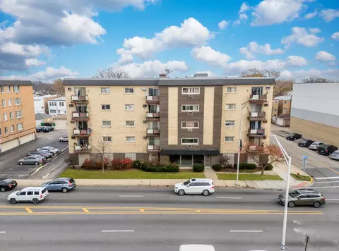 1247 S Harlem Ave #302, Berwyn, IL 60402