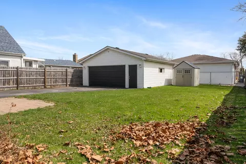 7621 Odell Ave, Bridgeview, IL 60455 photo 5
