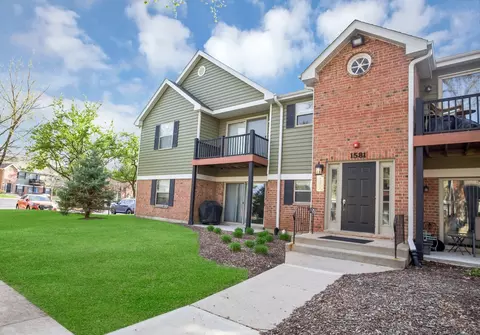 1581 Raymond Dr #102, Naperville, IL 60563