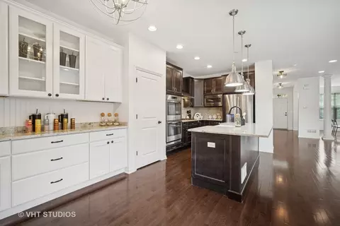 Kitchen - 1981 Dauntless Dr, Glenview, IL 60026 photo 4 of 4