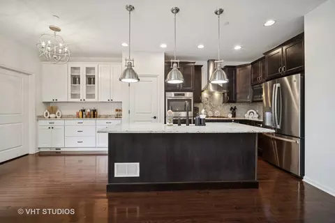 Kitchen - 1981 Dauntless Dr, Glenview, IL 60026 photo 2 of 4